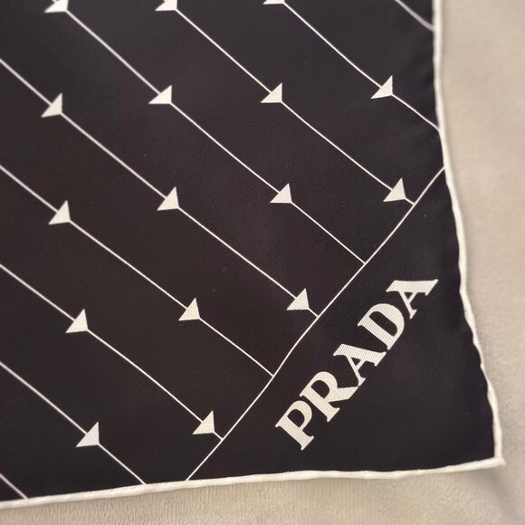 Prada 90 x 90 cm Silk Scarf with Box (never worn) - Picture 3 of 9
